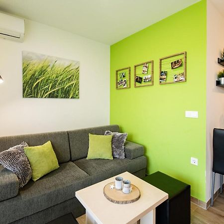 Apartmaji Banonia " Poletni Vetrc " Banovci Extérieur photo